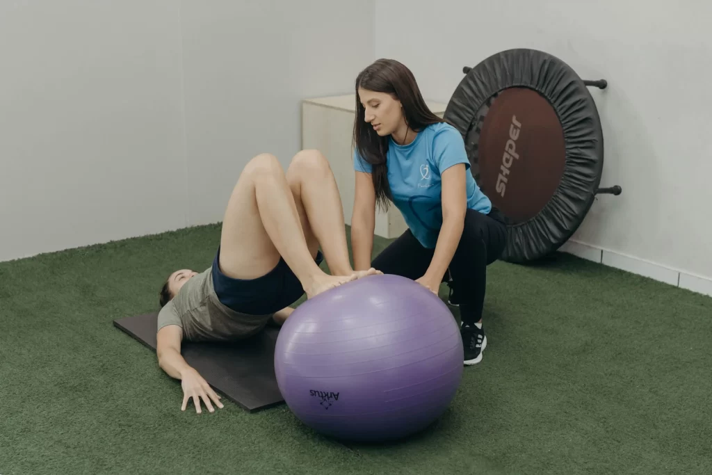 Exercícios terapêuticos orientados na Clínica FisioLeve